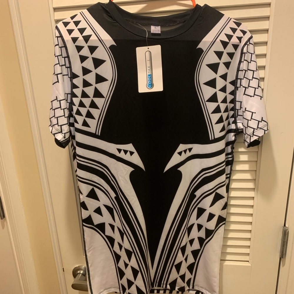 Mens black and white tee